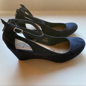 American Rag Co. Miley Wedges in Navy sz. 8